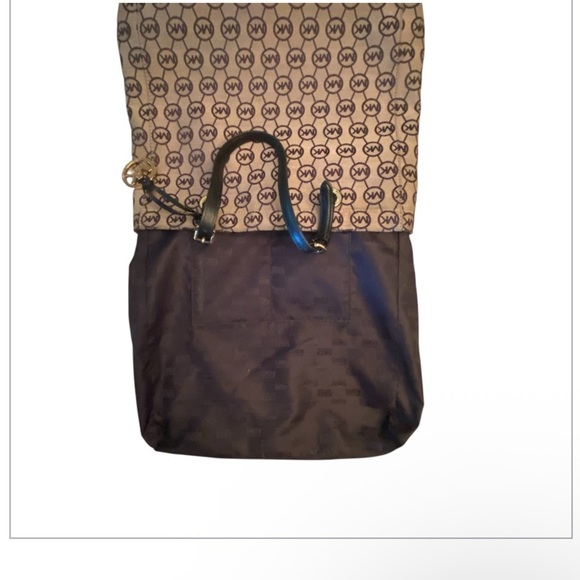 Michael Kors Jet Set North South Monogram Tote - Beige & Black - Picture 3 of 8